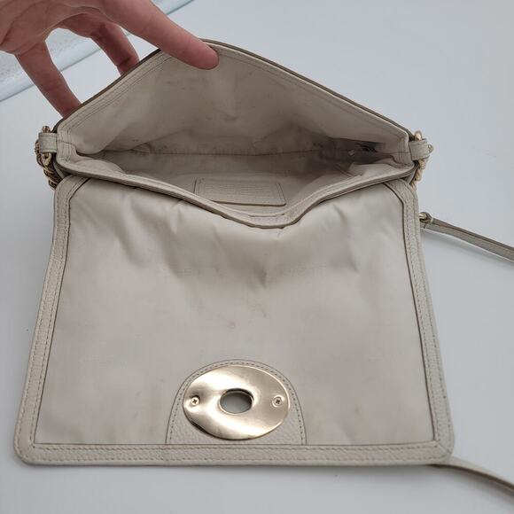 VTG Coach Cream Flap Twist Lock Purse - Picture 10 of 16